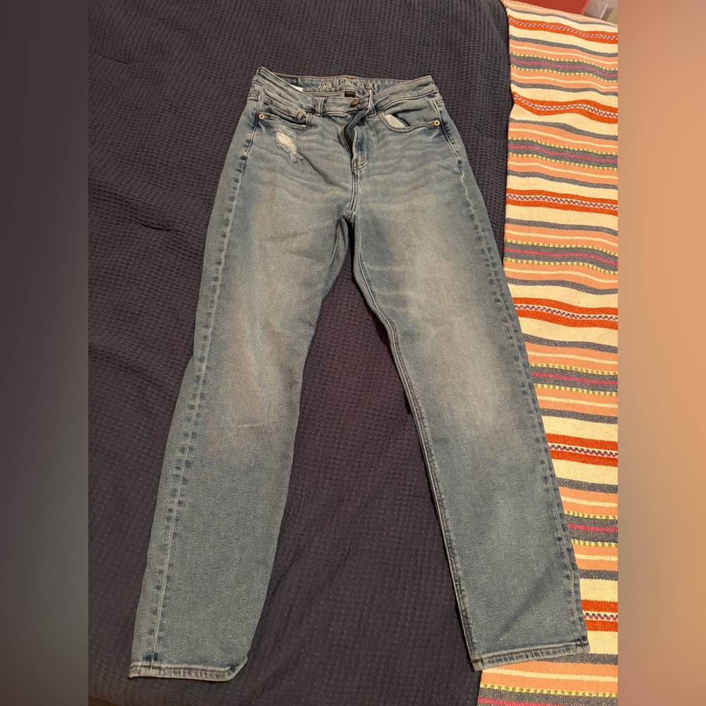 American Eagle High-Rise Mom Jeans